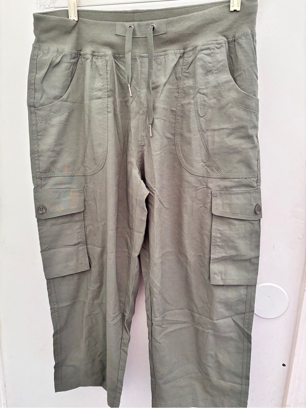 NWT Outdoor Sport Women’s Large Drawstring Cargo Capri Olive Green Elastic Waist
